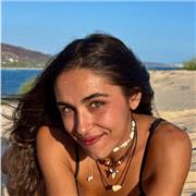 Buena cuidadora y educadora para niños de primaria.